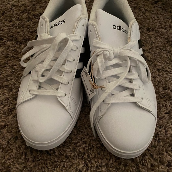 Adidas size 7.5 women’s shoes - Picture 6 of 6